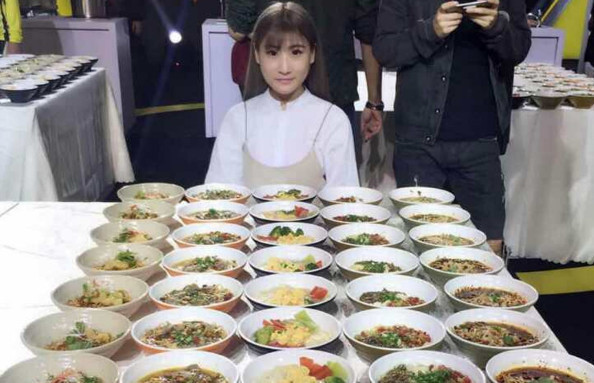 6 cô gái ‘ăn thùng uống vại’ khiến người xem choáng váng